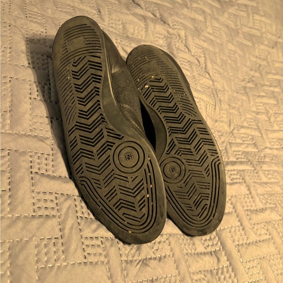 Classic Authentic Black Gucci Sneakers - Picture 5 of 16